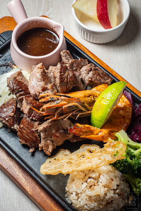 穀雨豐中式、牛排定食