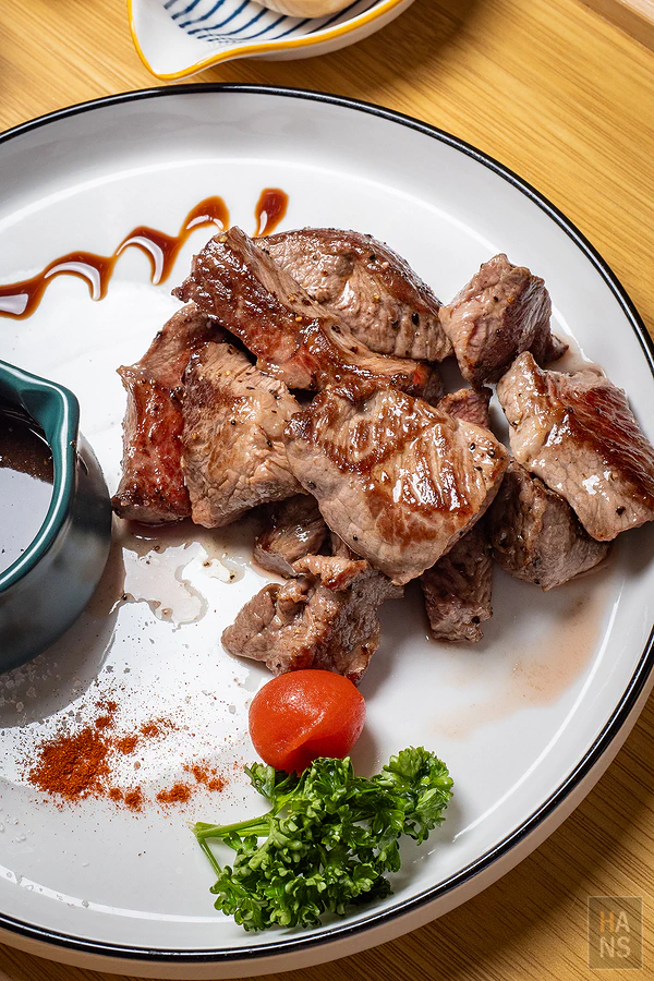 穀雨豐中式、牛排定食