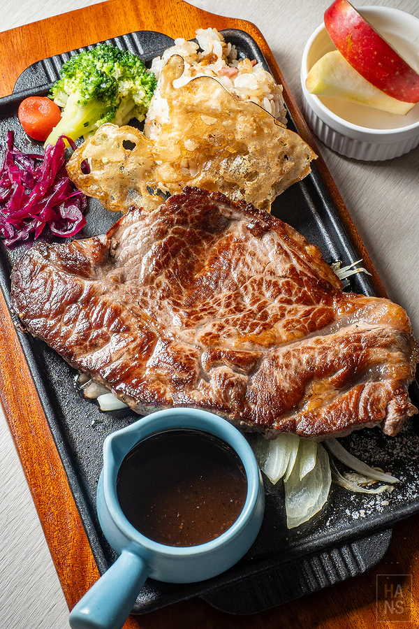 穀雨豐中式、牛排定食