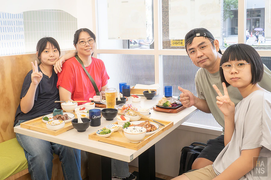 穀雨豐中式、牛排定食