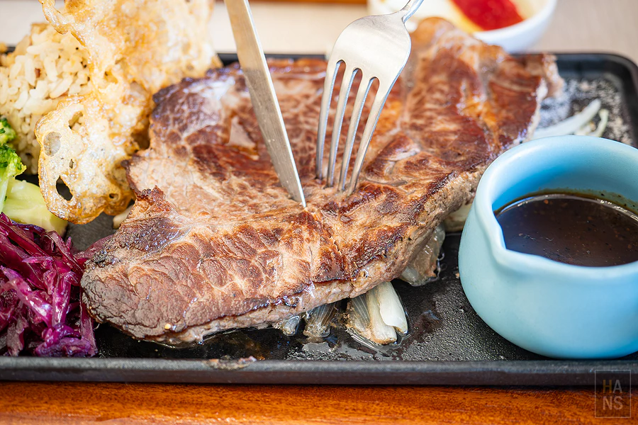 穀雨豐中式、牛排定食